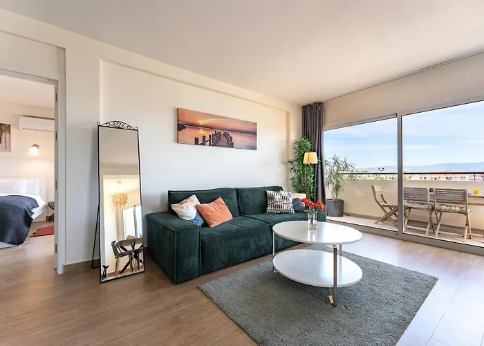 Sunrise Haven, Spacious, Bright, Pool, Terraces Apartament *