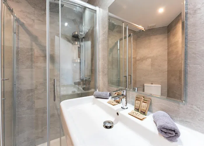 아파트 Sunrise Haven, Spacious, Bright, Pool, Terraces