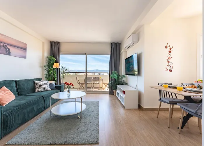 Sunrise Haven, Spacious, Bright, Pool, Terraces 아파트 *