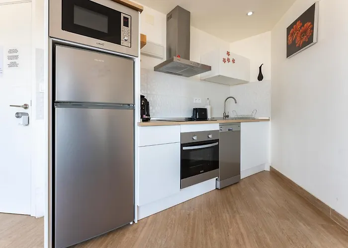 Sunrise Haven, Spacious, Bright, Pool, Terraces 아파트 토레몰리노스