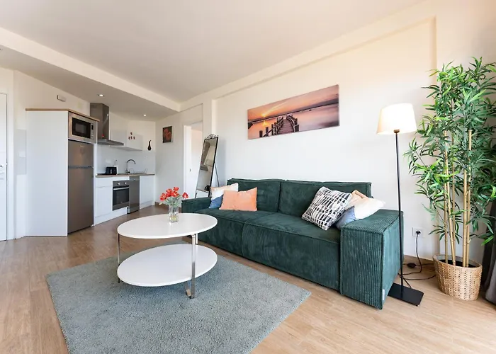 Sunrise Haven, Spacious, Bright, Pool, Terraces 토레몰리노스