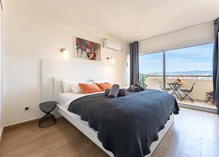 Sunrise Haven, Spacious, Bright, Pool, Terraces Apartment