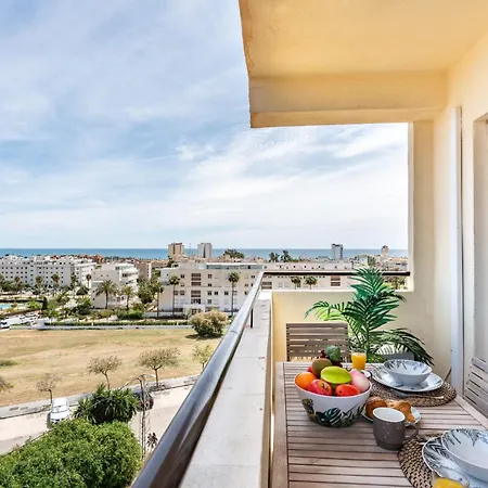 Daire Sunrise Haven, Spacious, Bright, Pool, Terraces *